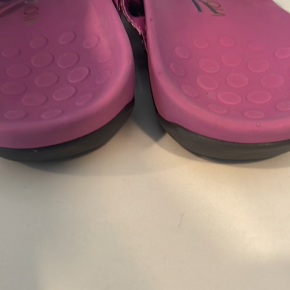 Vionic Snakeprint purple sandals - Picture 5 of 7